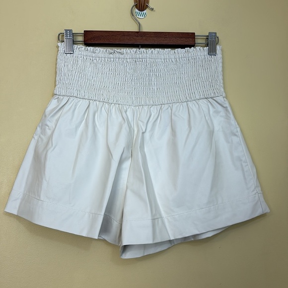 TCEC | Palmer Cream White Wide Smocked Waist Faux Leather Flare Shorts Small - Picture 3 of 12